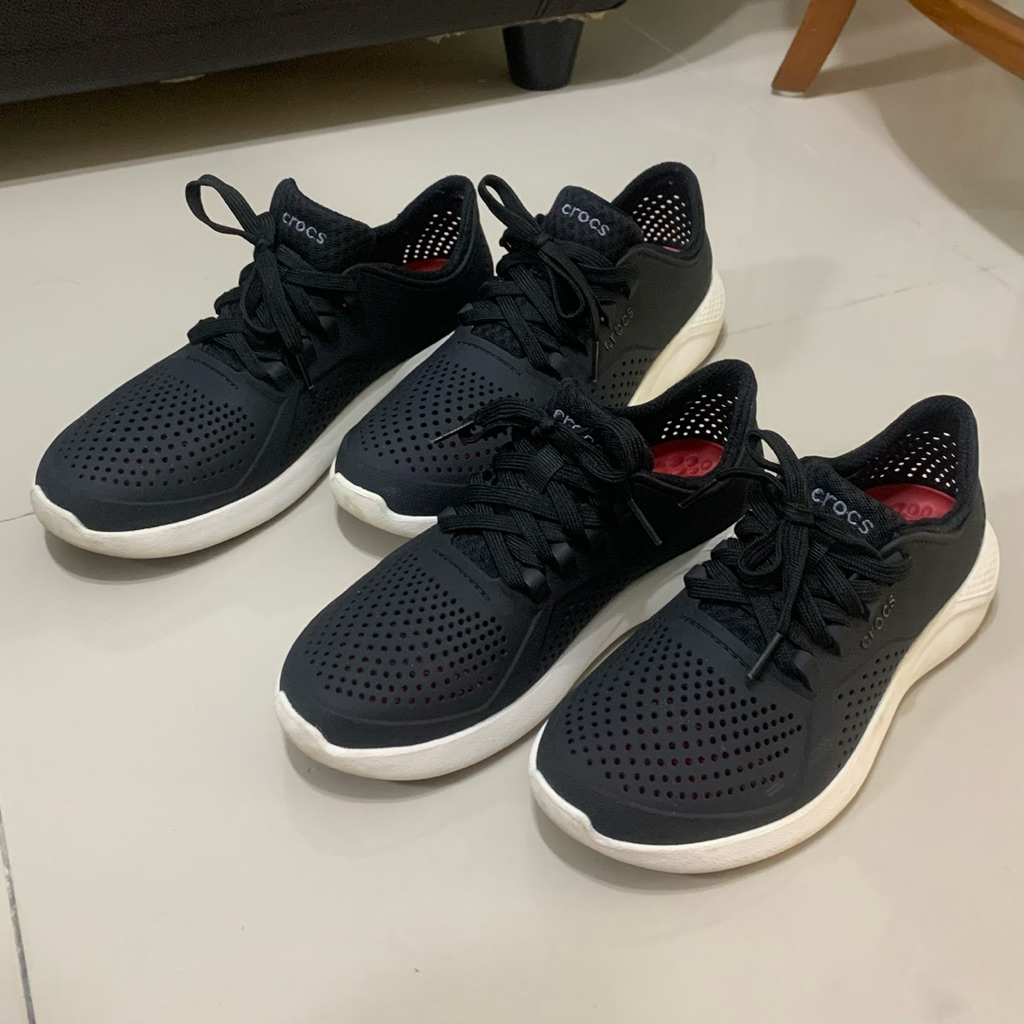 รองเท้ามือสอง CROCS สีดำ No. w6, m8