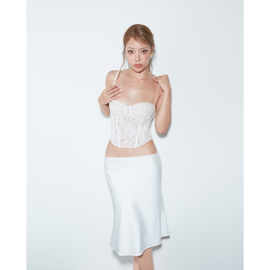 Fabrique.co - Nicole Skirt กระโปรง กระโปรงเอวต่ำ กระโปรงผ้าซาติน กระโปรงผู้หญิง แฟชั่นผู้หญิง กระโปรงเรียบ