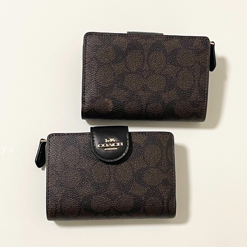 (สด-ผ่อน)กระเป๋าสตางค์ใบสั้น C✩ach  ของเเท้100% รหัส : CW786   MEDIUM CORNER ZIP WALLET IN SIGNATURE