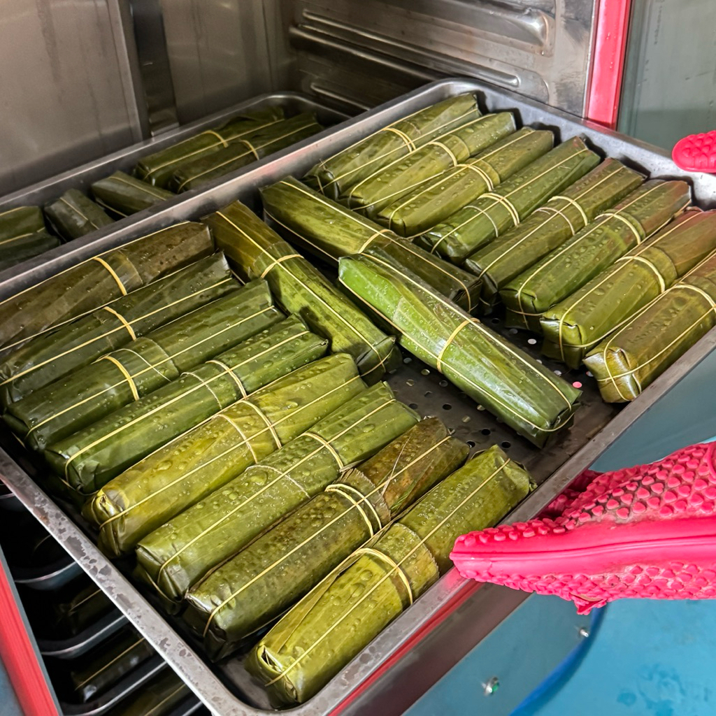 ราคาส่งยกโหล 100gx12ห่อ : MDยอเดช หมูยอห่อใบตอง สูตรต้นตำรับ พริกไทยดำ โรงงานผลิตเอง ของฝากอุบลฯ (น้ำหนักเฉพาะเนื้อ)