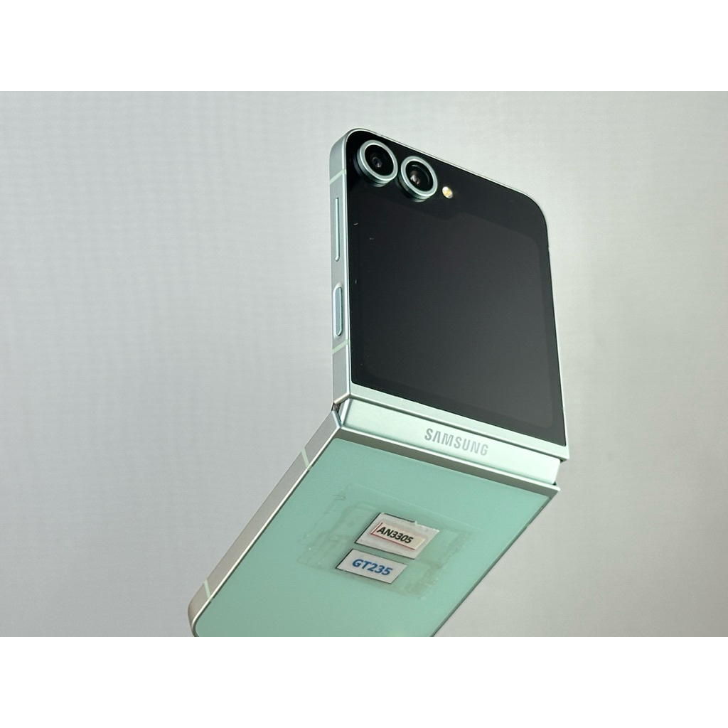 Samsung Galaxy Z Flip 6 ประกัน 10/68 6.7" (AN3305) มือสองจอมีรอย