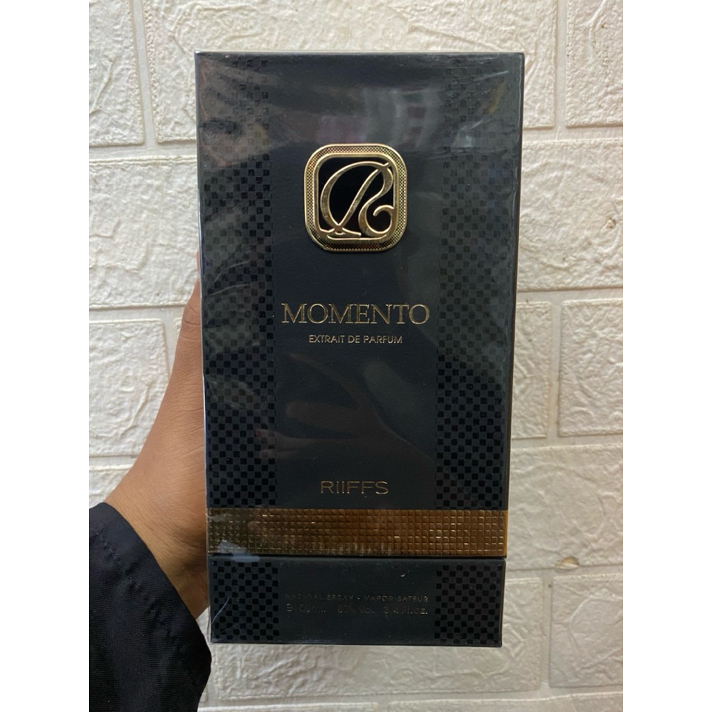 Momento Extrait de Parfum By RiiFFS ซึ่งเป็นน้ำหอมประเภท Extrait de Parfum ขนาด 100 ML ที่เหมาะสำหรั