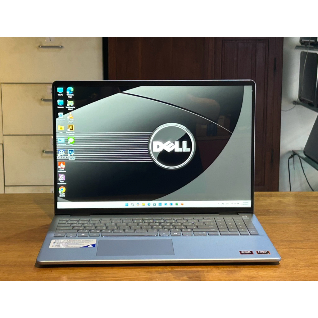 Dell Inspiron 16 5645 Ram16GB Ryzen7-8840U(AI)