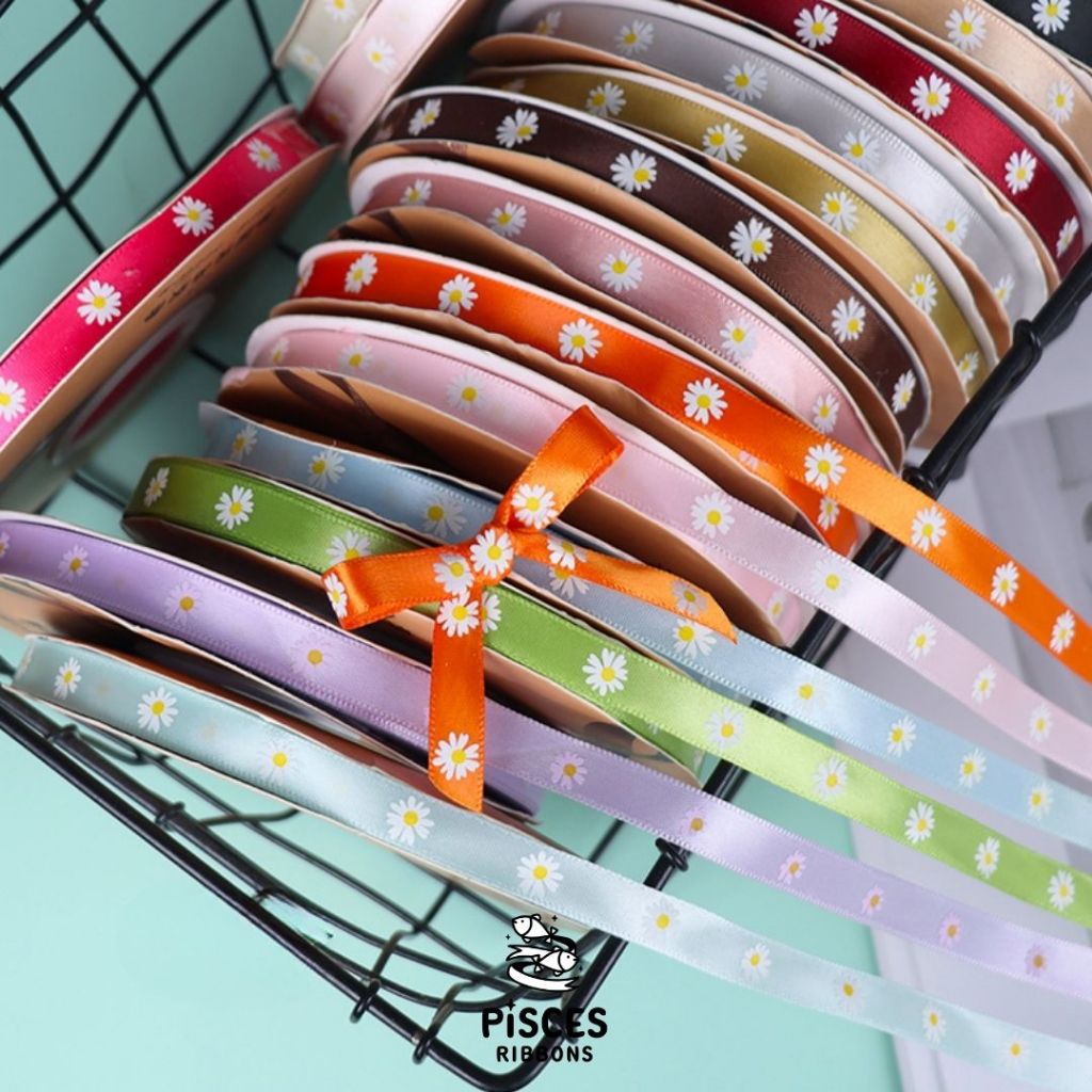 1 ม้วน【50 หลา】 * Petite Daisy Ribbon – ริบบิ้นลายดอกเดซี่ 1 cm. สำหรับผูกของขวัญ [RBR-0041] ราคา ถูกที่สุด ดีลบีเคเค แกลเลอรีภาพที่ 3