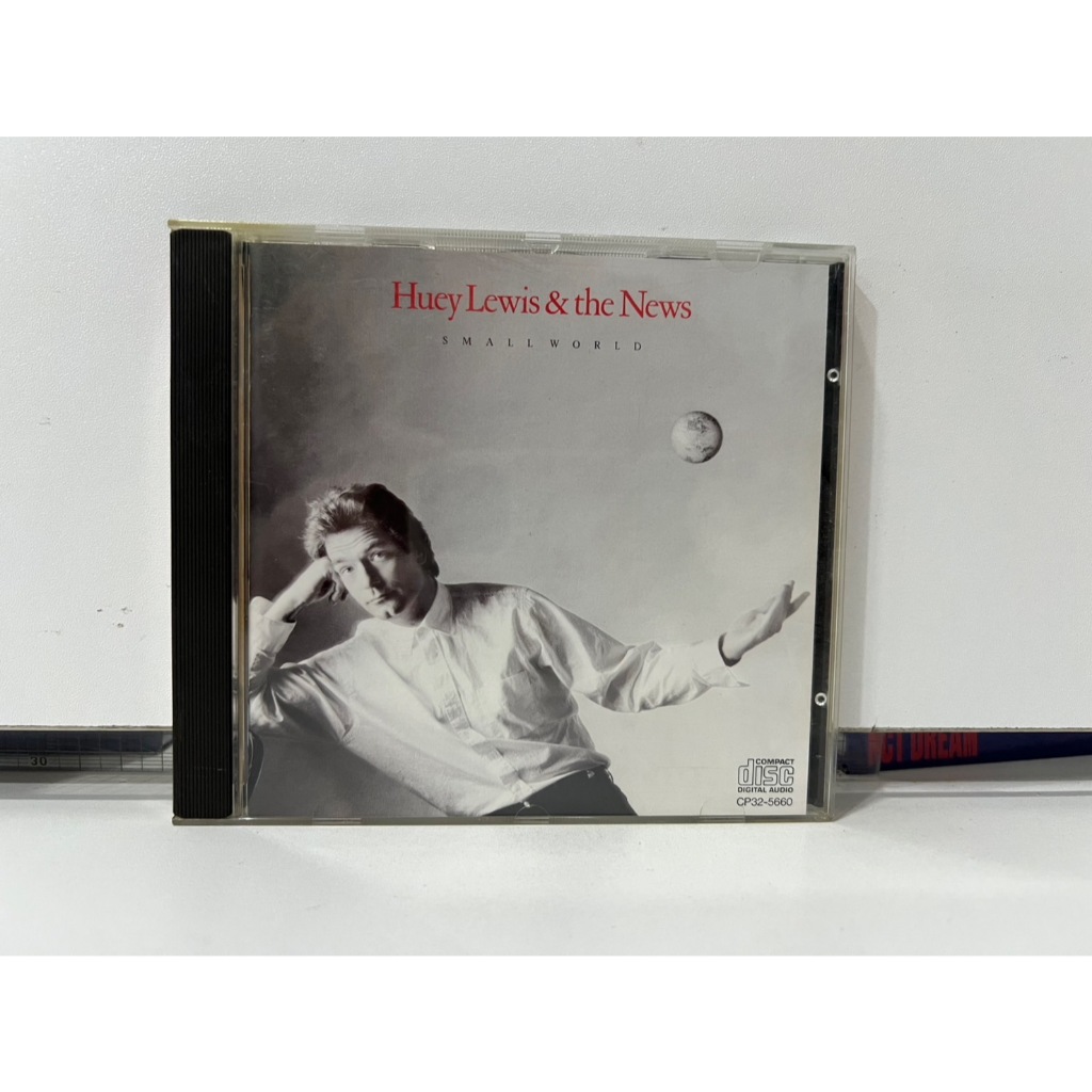1 CD MUSIC ซีดีเพลงสากล HUEY LEWIS AND THE NEWS/SMALL WORLD (G7J114)