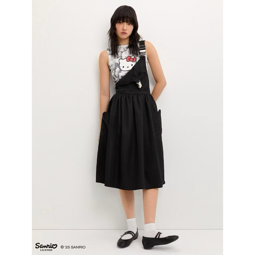 Pomelo. ♥ Hello Kitty ชุดเอี๊ยมปักลาย / Pomelo. ♥ Hello Kitty Embroidered Overalls Size : S