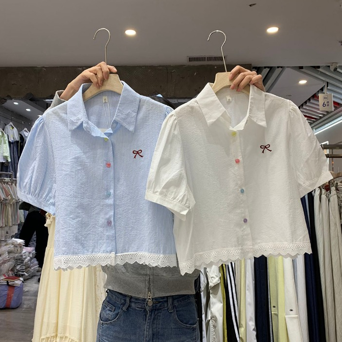 🌻Grace🌻 โบว์ปักสไตล์เกาหลีหวานๆ เสื้อเชิ้ตแขนสั้นฤดูร้อนสำหรับผู้หญิง เสื้อเชิ้ตติดกระดุมสีสันสดใส w635/99129