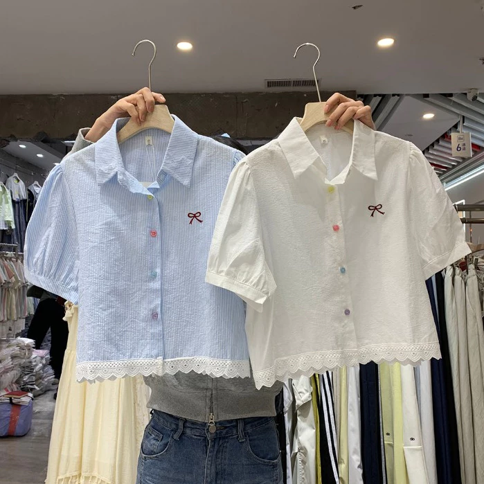 🌻Grace🌻 โบว์ปักสไตล์เกาหลีหวานๆ เสื้อเชิ้ตแขนสั้นฤดูร้อนสำหรับผู้หญิง เสื้อเชิ้ตติดกระดุมสีสันสดใส w635/99129