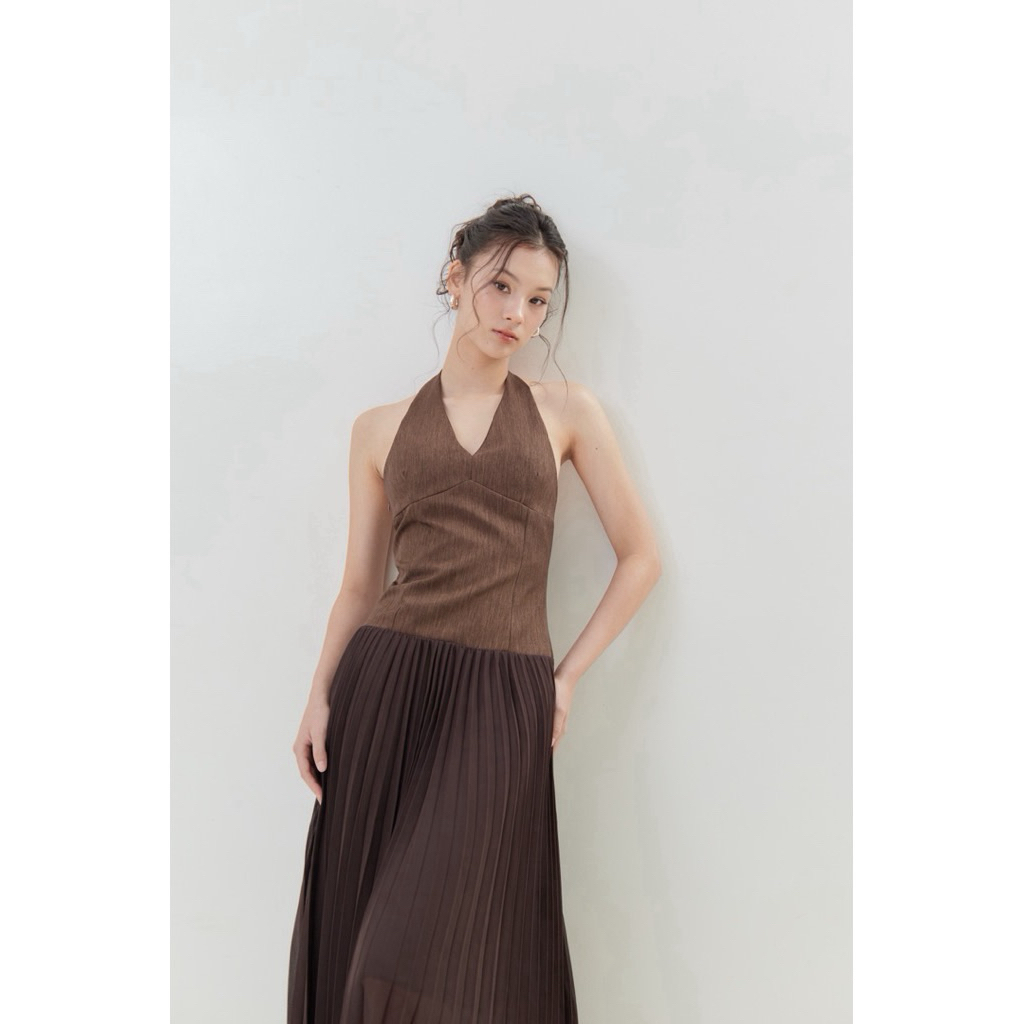 (📍Used) Jessice Dress จากร้าน Vellis_Closet เดรสยาวคล้องคอ สีน้ำตาล