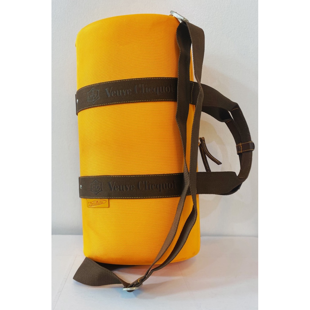 Champagne holder จาก Veuve Clicqout