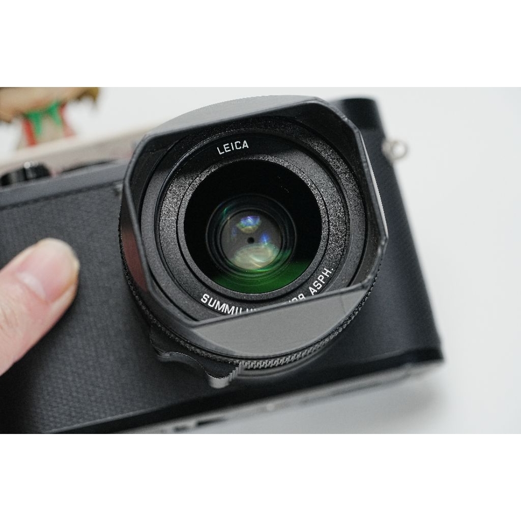 (สภาพดี) Leica Q2 สีดำ แถมสติ๊กเกอร์ Titanium จาก 3M แท้ ไลก้า q Q2 Q3 M11