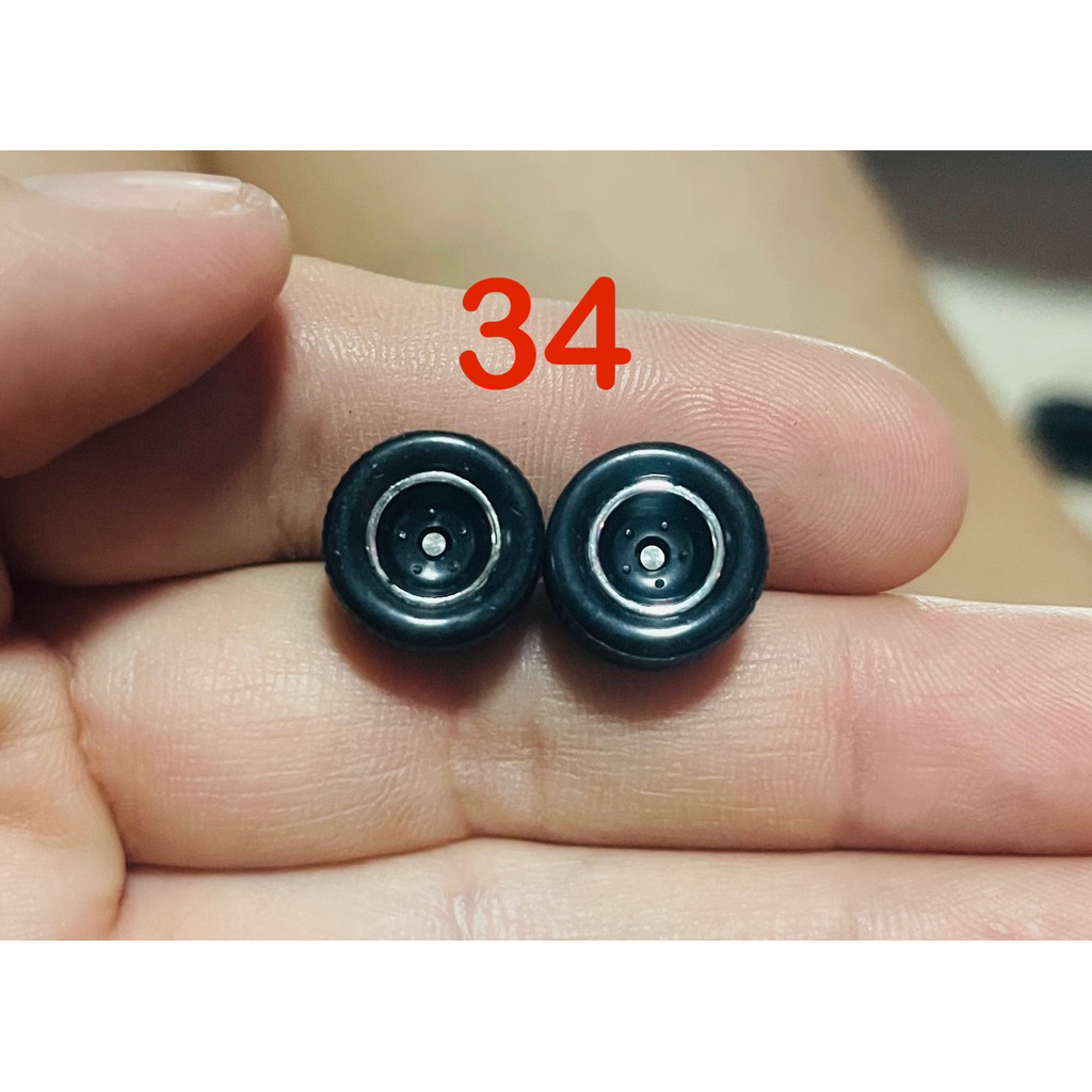 ล้อยางABS ล้อโมเดลรถสเกลขนาด1:64 ยางหนา6.2มม. เส้นผ่าศูนย์กลาง12.2มม. ความยาวก้าน34.5มม.