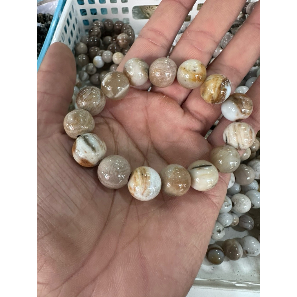 ไม้กลายเป็นหิน สร้อยข้อมือหิน (มีขนาดเม็ด 8 - 14 มิล)