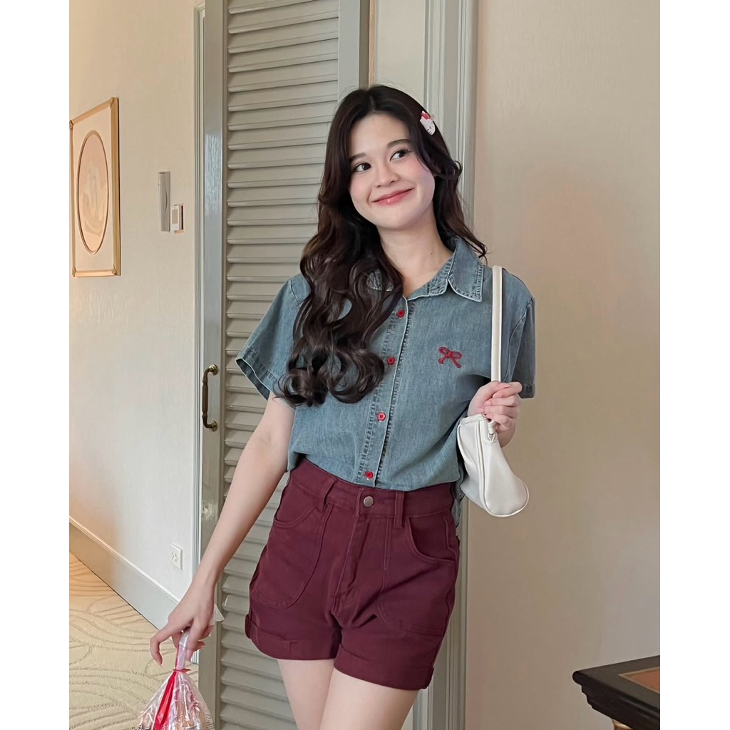 เสื้อเชิ้ตแขนสั้นปักโบว์ daliylook.sm ❤️