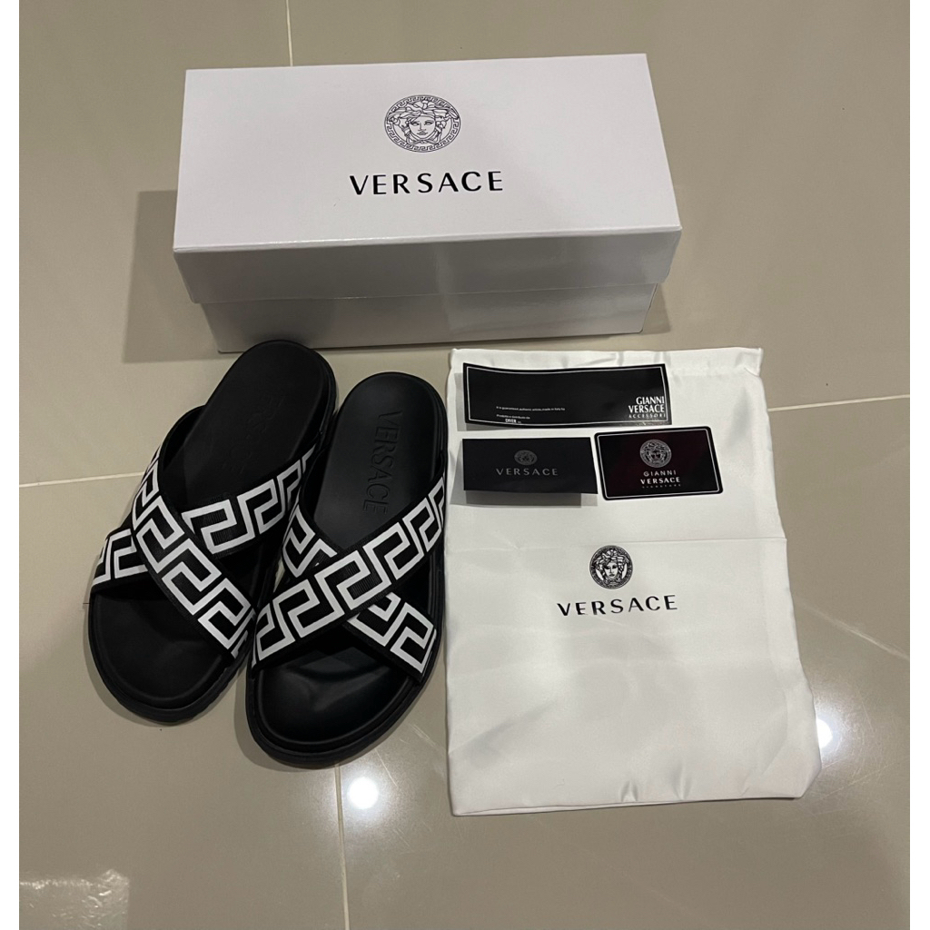 รองเท้าเวอชาเช่สีดำขาวพร้อมกล่องพร้อมถุง