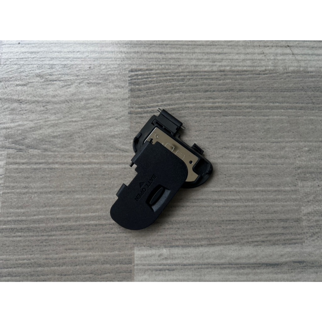 Battery door cover Canon 70D 80D ฝาแบต ฝาครอบช่องใส่แบต ตรงรุ่น