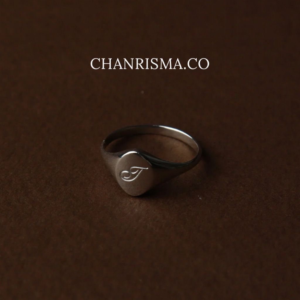 Chanrisma.Co เเหวนรุ่น The Initial Signet เเหวนเงินเเท้925 Sterling Silver Classic Womenswear | Letter Ring – A, B, C…