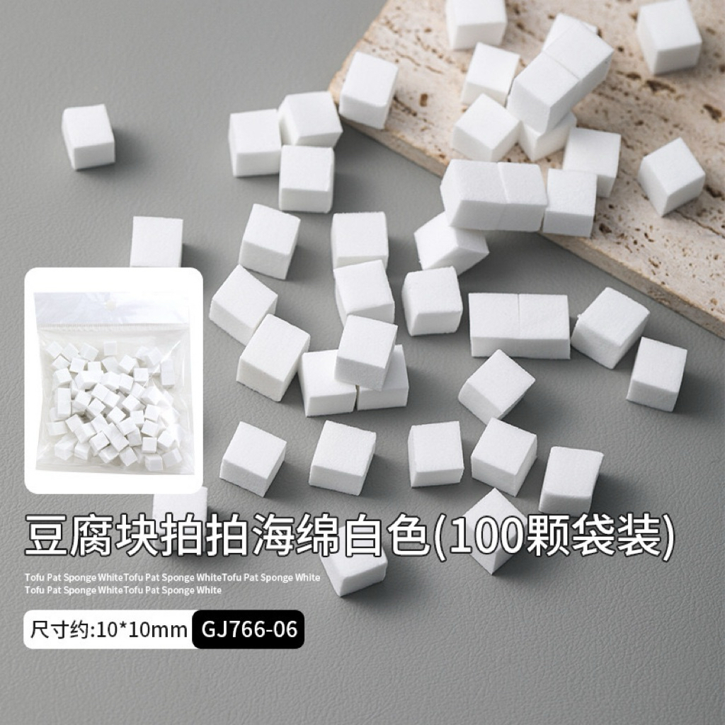 ฟองน้ำลูกเต๋า ฟองน้ำจิ๋ว 100 ชิ้นต่อห่อ (สุ่มสี)