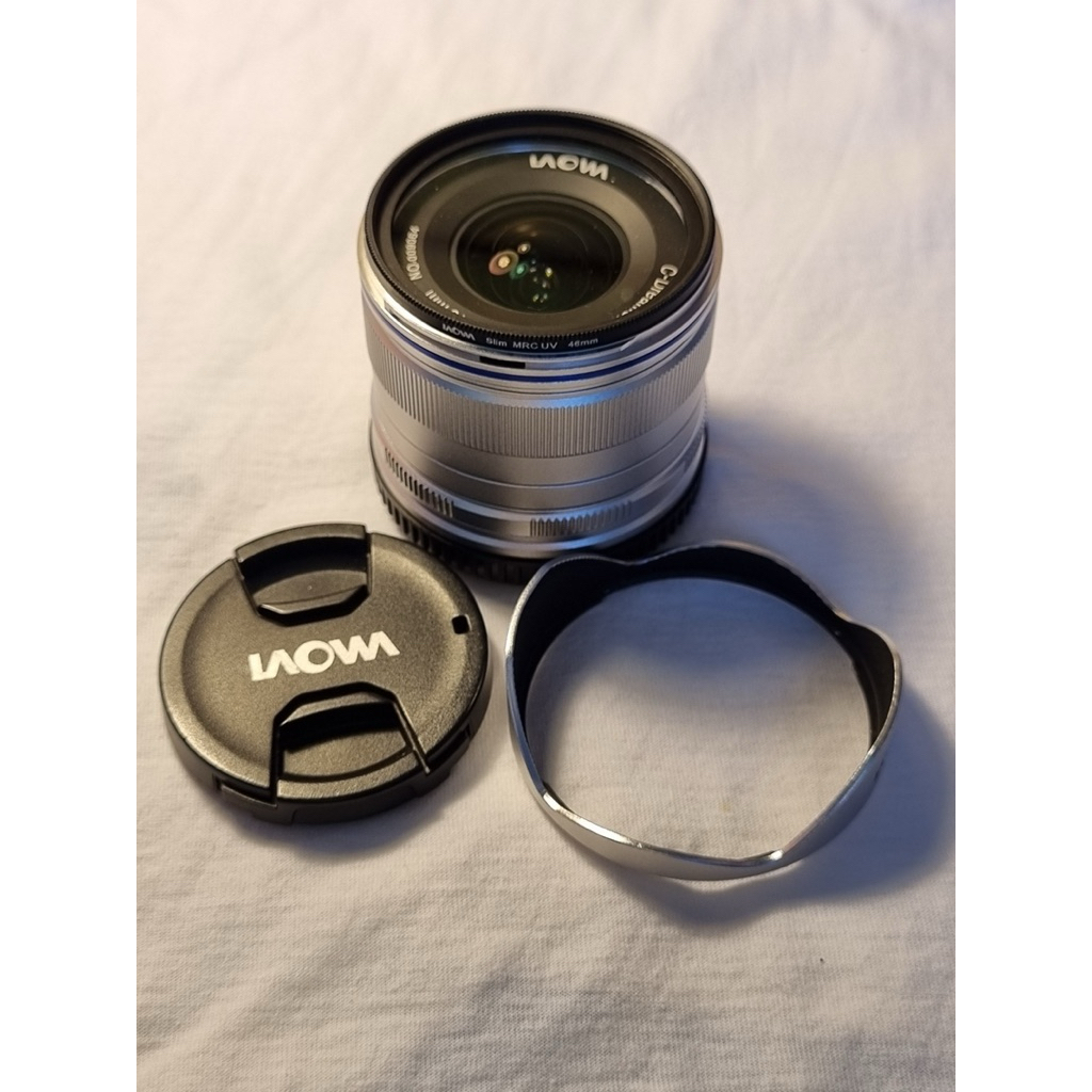 ขายเลนส์ Laowa C-Dreamer 7.5mm F2.0  สีเงิน (มือสองสภาพดี 99% ต่อรองได้ นัดรับได้)