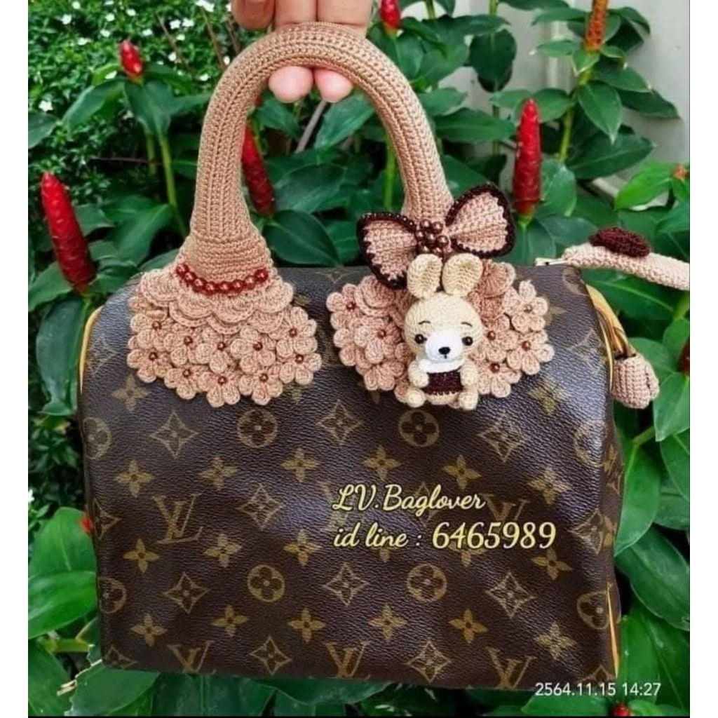 หูถัก ไหมหุ้มสายกระเป๋า LV speedy ติดตุ๊กตาน่ารักๆ