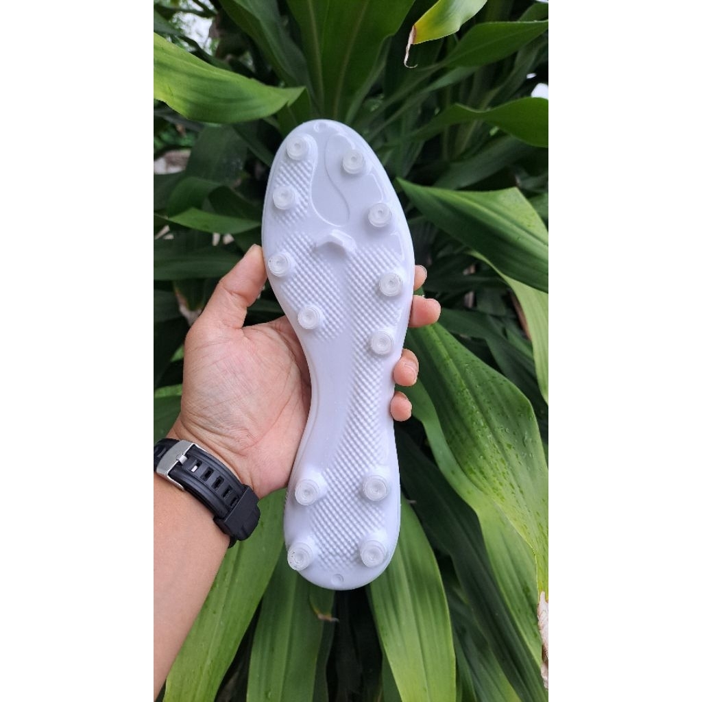 พื้นสตั๊ดAG Speed หญ้าจริงหญ้าเทียม ถนอมหัวเข่า