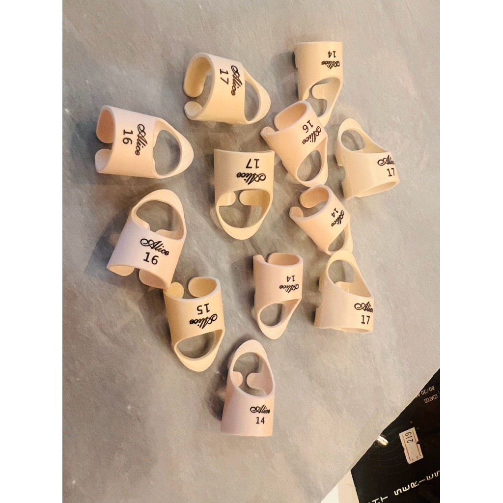 ปิ๊กกีต้าร์นิ้ว Finger Guitar Pickแบบพลาสติก สวยๆ มีให้เลือกหลายขนาด สายเกาห้ามพลาดจ้า