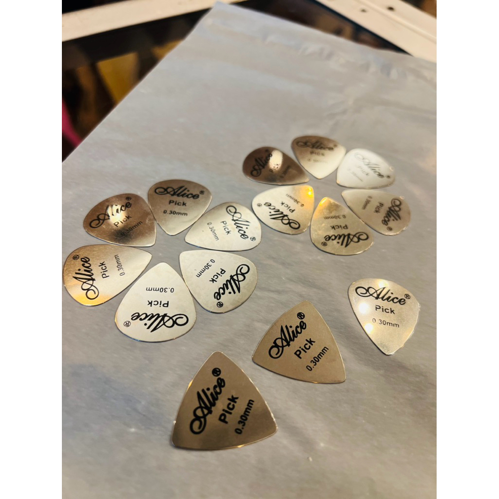 Pick สแตนเลสAlice Guitar Picks Stainless Steel Triangle Plectrums with 0.3mm Thicknessหมดปัญหาปิ้คแตก ปิ้คบิ่นจ้า