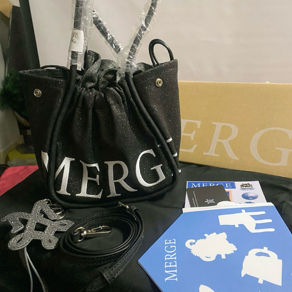 กระเป๋า Merge A Day Bag Mini in Glitter ของแท้100💯🖤✨🩵✨