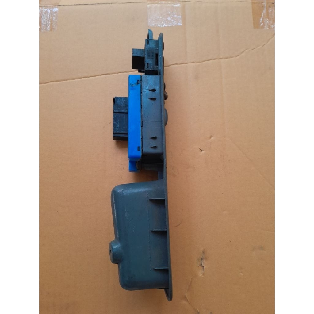 สวิทช์ยกกระจกไฟฟ้า หน้าขวา ฮอนด้า แอคคอร์ด 94-96 FR ACCORD 94-96 ได้ตามรูปครับ กรอบ สวิทช์ปรับกระจกมองข้าง - รูปที่ 2