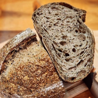 Black Sesame Sourdough - ขนมปังซาวร์โดงาดำ