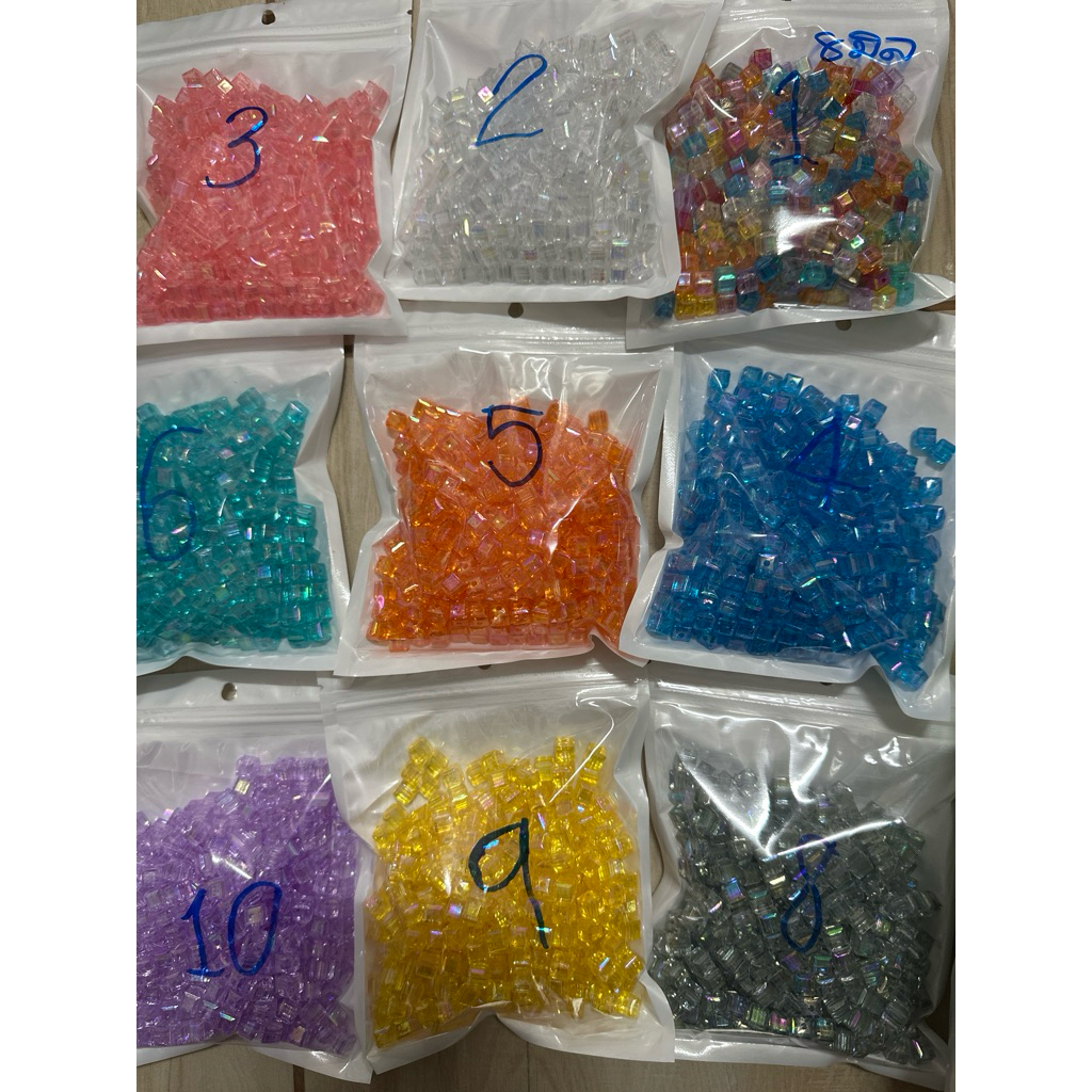 ลูกปัดสี่เหลี่ยมสีใส ถุงล่ะ100กรัม"