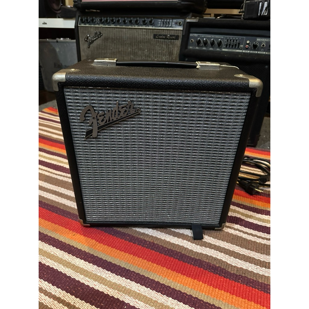 แอมป์เบสไฟฟ้า Fender Rumble 15 (use มือสอง) ใช้งานได้ปกติ ของอยู่ กทม.บางแค
