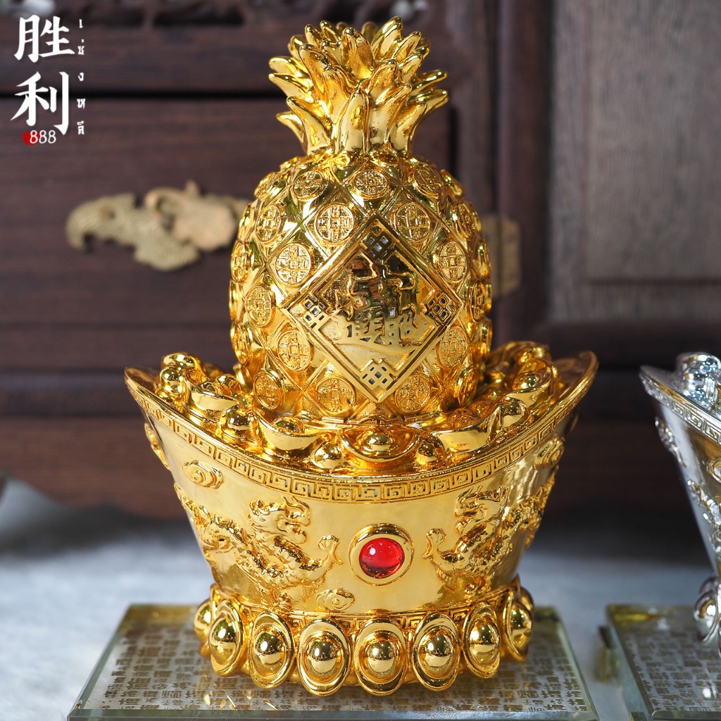 (นำพาโชคลาภ) สัปปะรด สีทอง และสีเงินคู่ ใบเขียว งานเรซิ่น พร้อมฐานเหลี่ยม ขนาด 5/6/7/8 นิ้ว ตั้งเสริมฮ้วงจุ้ย - รูปที่ 6