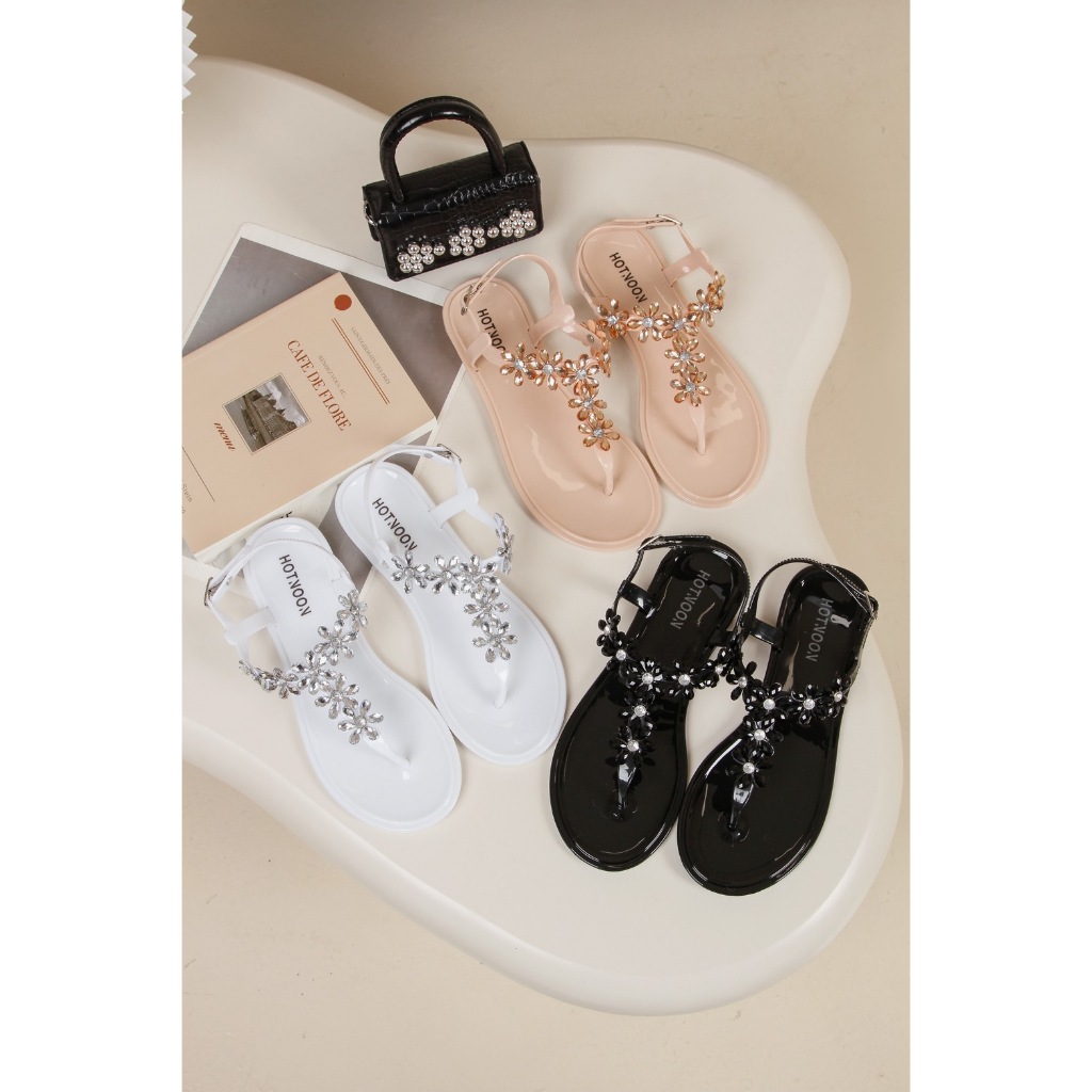 รายละเอียดสินค้า D547 รองเท้าแตะรัดส้นแต่งสายเพชรแบบหูคีบ ปรับสายได้