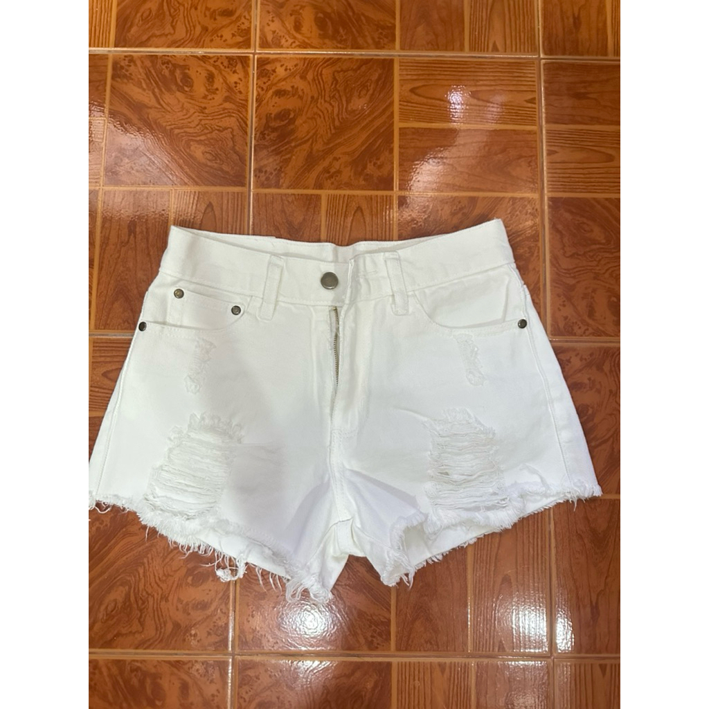 กางเกงยีนส์ขาสั้นสีขาว sunfap แต่งขาด size m