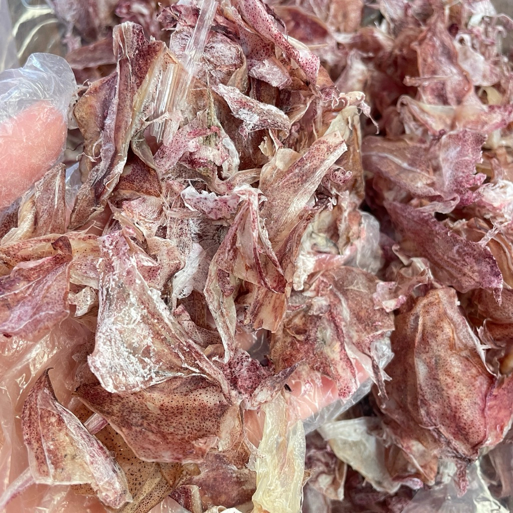 ปีกปลาหมึกแห้ง เป็นส่วนปีกของเนื้อปลาหมึก เนื้อบางเบา 1ถุงแถม2ถุง ขนาดรวม 300 กรัม