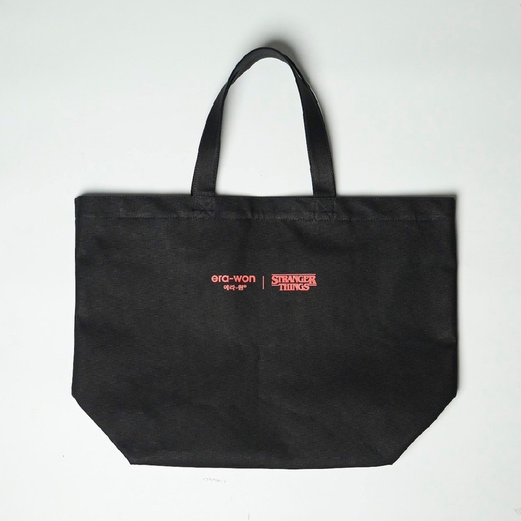 era-won กระเป๋าผ้าแคนวาส มีซิปกลาง  JUMBO TOTE BAG  สกรีน stranger things สี Friends don’t lie ราคา ถูกที่สุด ดีลบีเคเค แกลเลอรีภาพที่ 5