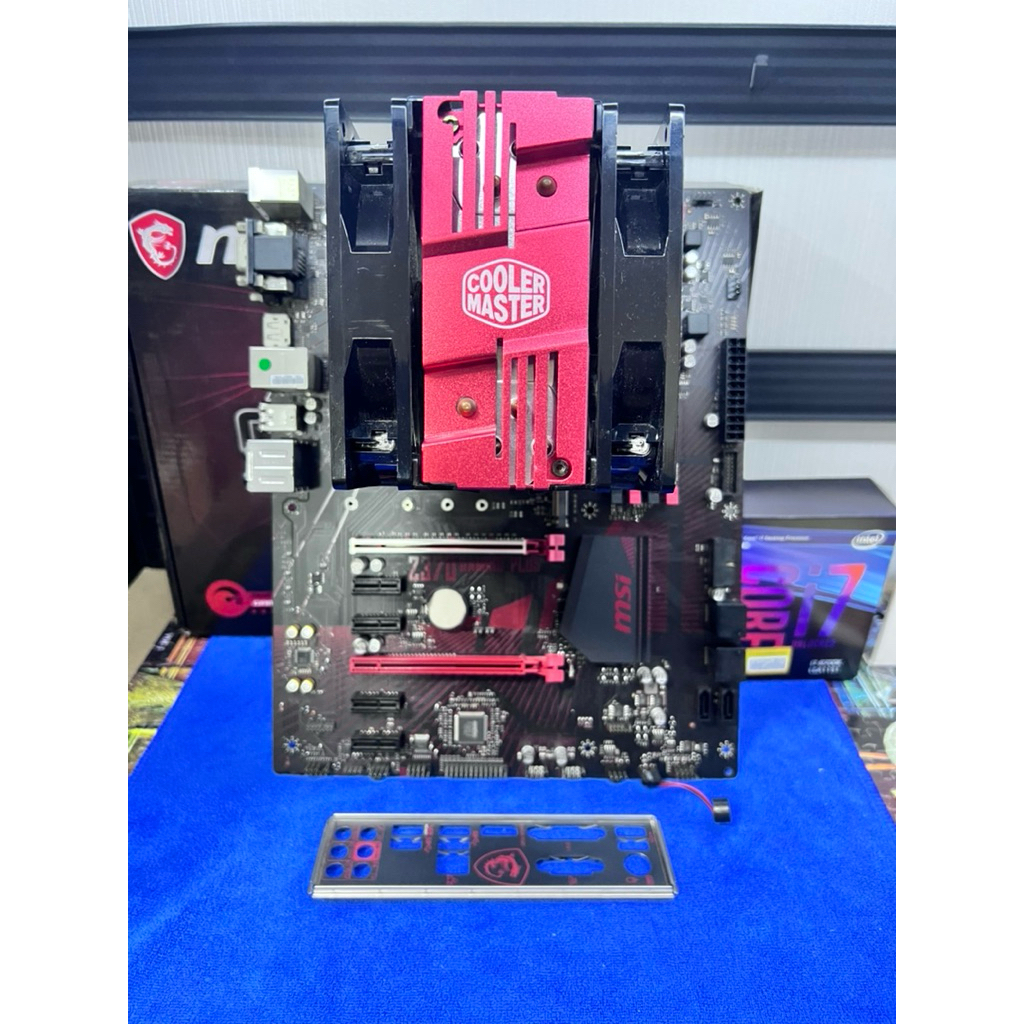 ชุดเล่นเกม Core i7 8700K พร้อมบอร์ด Z370 แถมซิ้งลมเย็นๆ ให้ครับ (มีส่งด่วน)