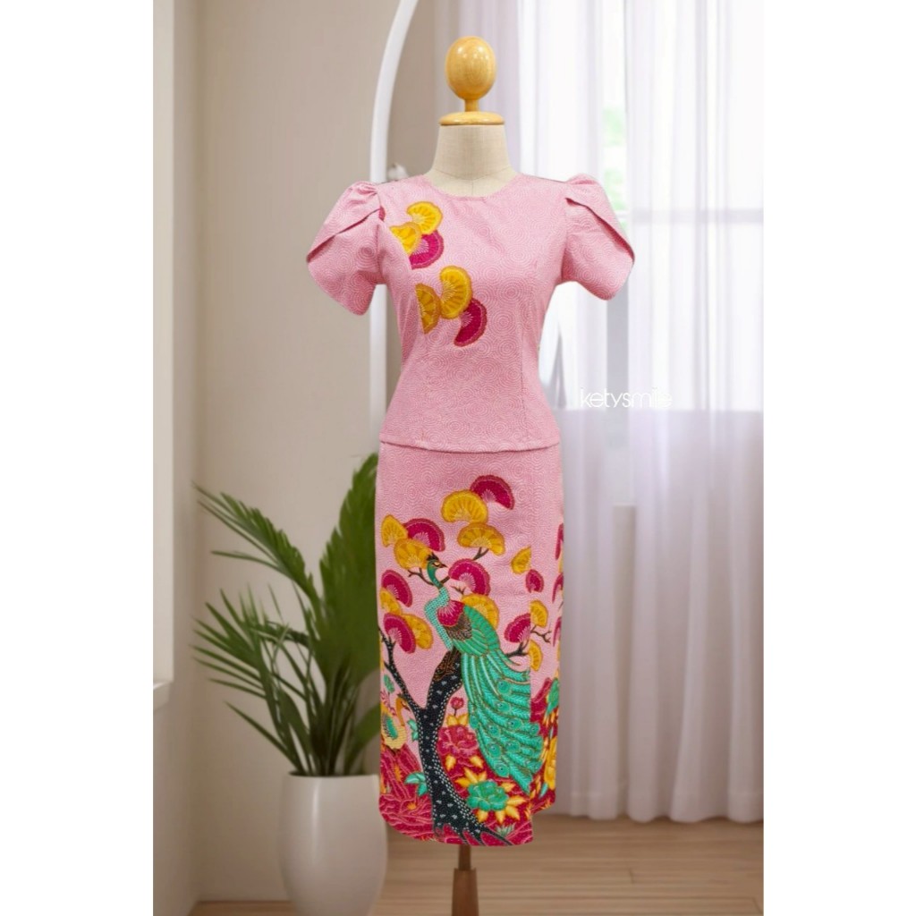 ชุดเซตเสื้อกระโปรงผ้าปาเต๊ะนายนกยูง คอกลม แขนกลีบบัว งานอัดกาว ทั้งชุด ทุกชิ้น ซิปซ่อนด้านหลัง (S-2XL) KS628 - รูปที่ 3