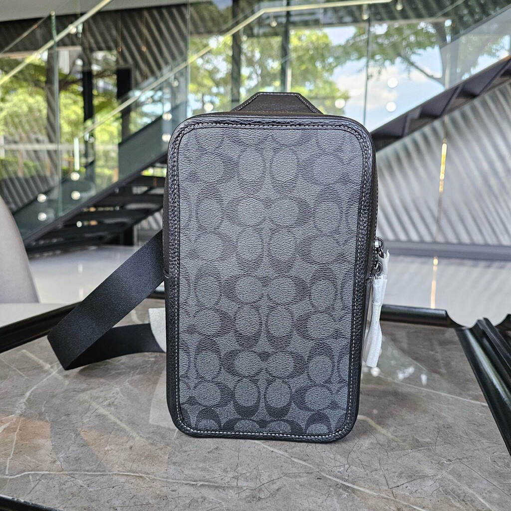 (สด-ผ่อน)กระเป๋าผู้ชายสะพาย เป้ได้C Sullivan Pack In Signature Canvas C9867