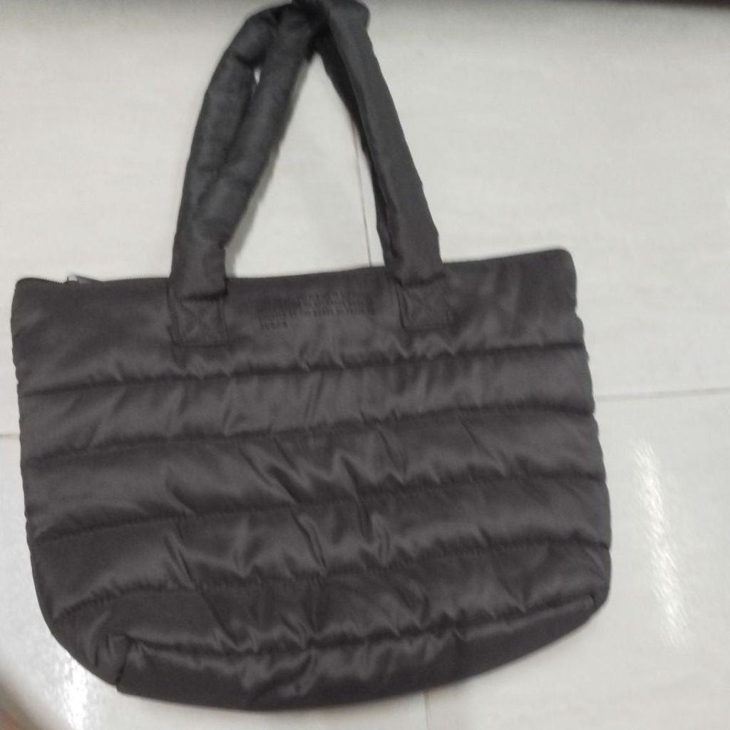 กระเป๋าสะพายข้าง zucca