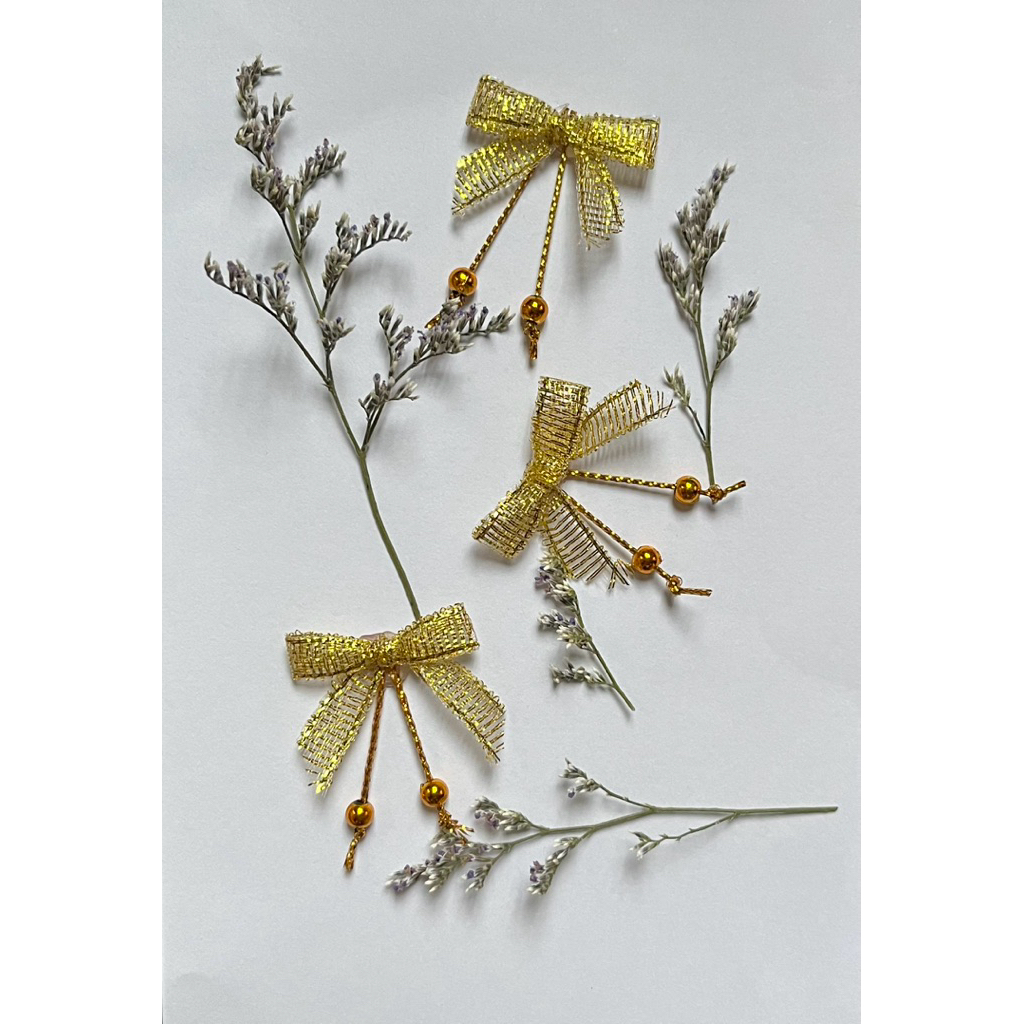 โบว์จิ๋วสีทองใช้ติดเหรียญโปรยทานของชำร่วยแพค 50 ชิ้น