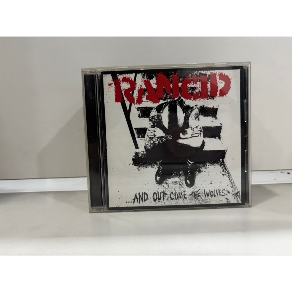 1 CD MUSIC  ซีดีเพลงสากล       RANCID ... AND OUT COME THE WOLVES    (D17G42)