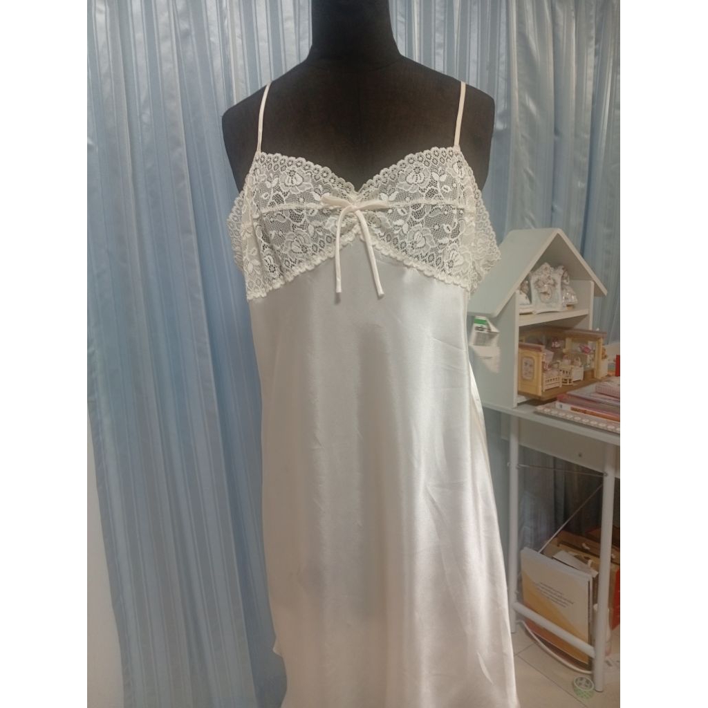 ชุดนอนมือสองmorgan taylor สีขาว