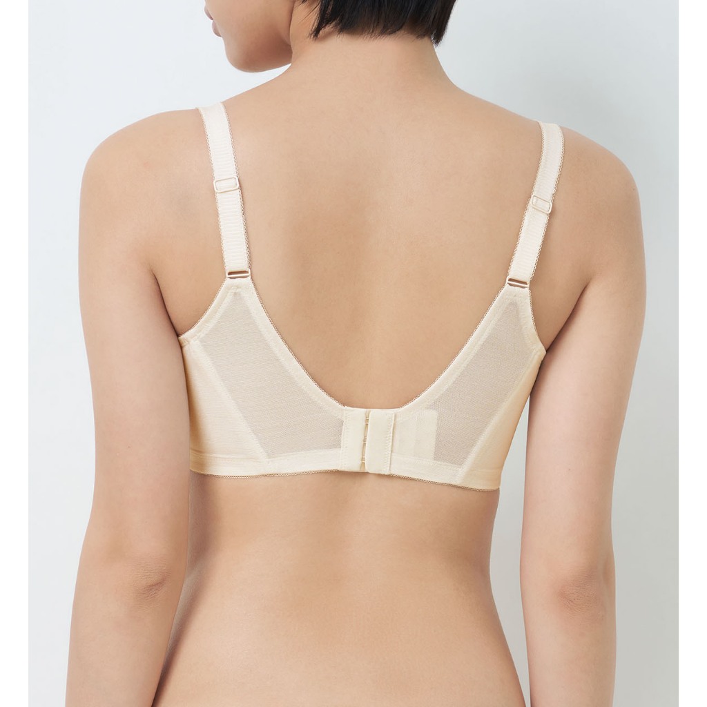 Triumph เสื้อชั้นในมีโครง comfort motion wire รุ่น Sculpt Eclipse WHU 01 รหัส 10225951 สีครีม 1938 — صورة 4