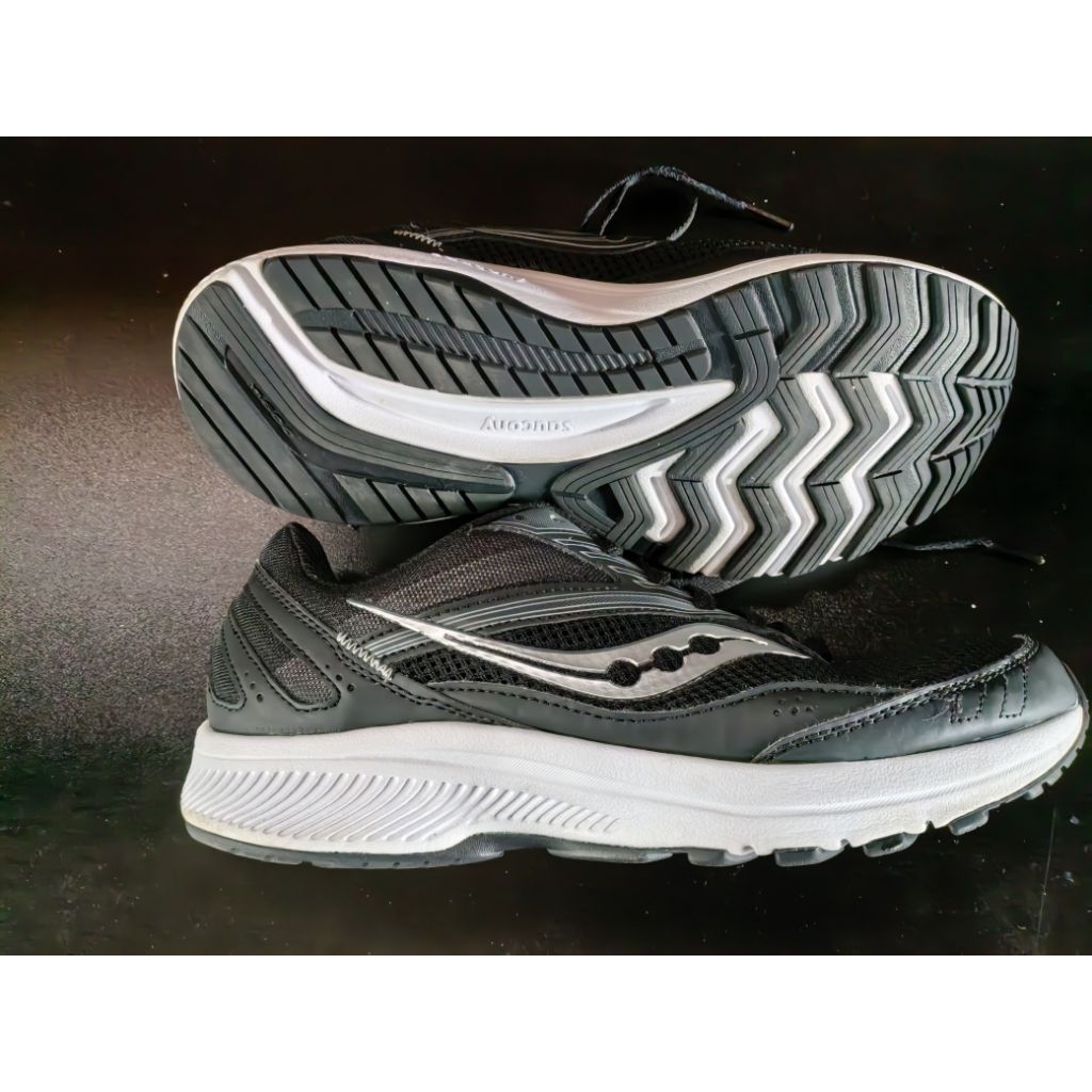 รองเท้าวิ่ง​ saucony