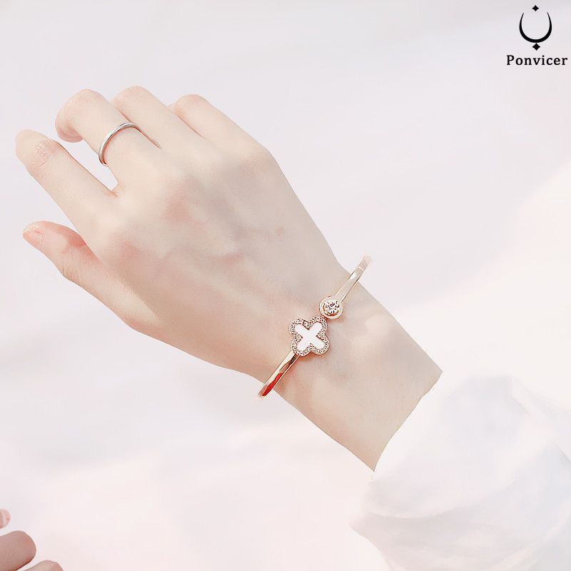 แฟชั่นคลาสสิกเกาหลีกุหลาบทองสี่ใบโคลเวอร์สร้อยข้อมือผู้หญิง เหมาะกับของขวัญ