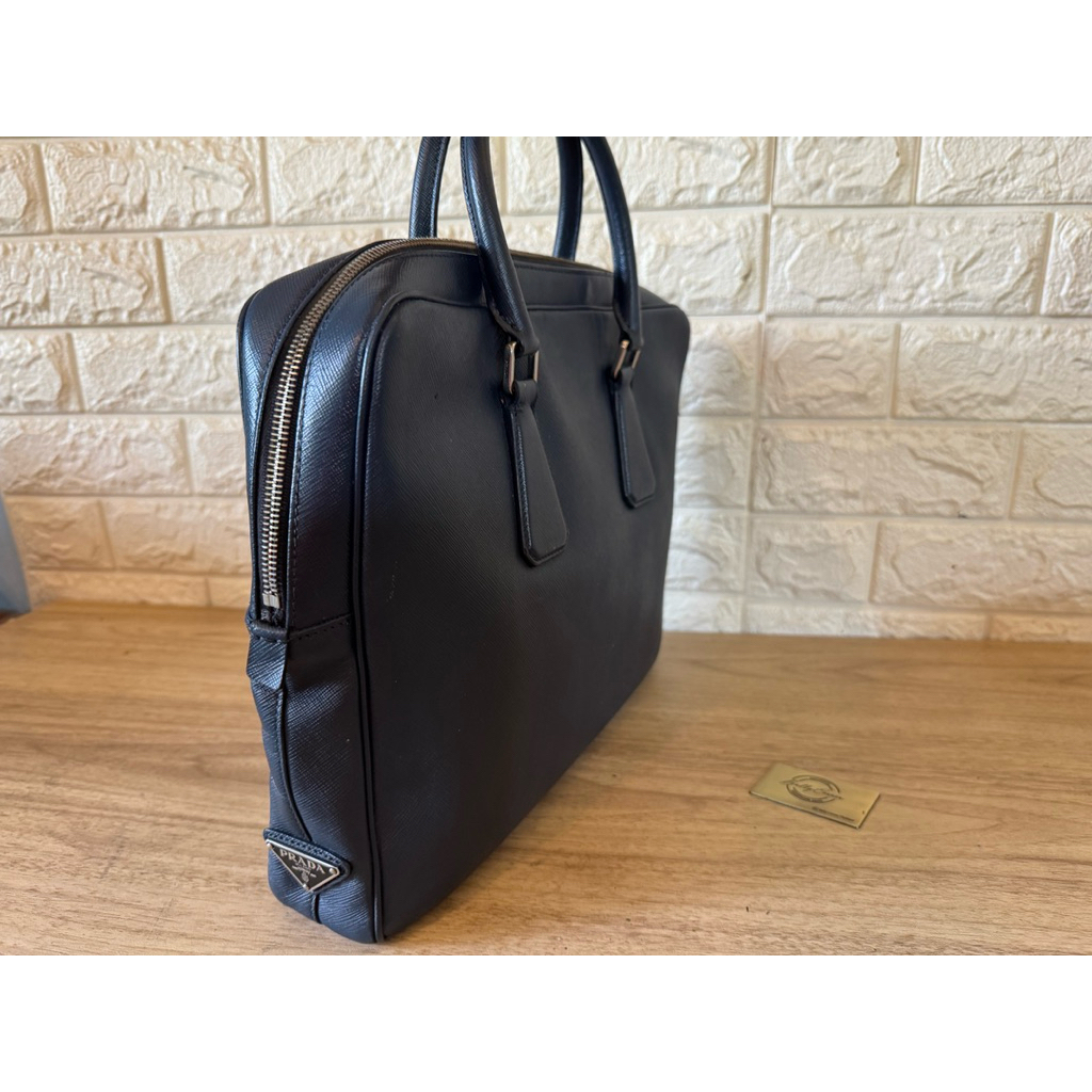 กระเป๋าเอกสาร Prada มือสอง ของแท้ 100% สภาพ like new