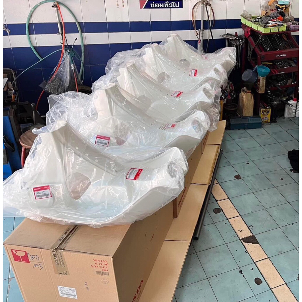 (แท้ศูนย์ฮอนด้า) บังลมดรีม คุรุภา พร้อม ฝาปิดช่องหัวเทียน ดรีม100 ท้ายเป็ด คุรุสภา Dream C100 64301-GN5-900 910ZA