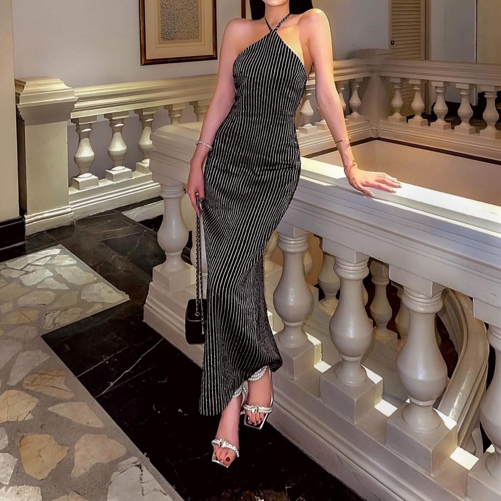 ส่งต่อเดรส your.bkk size M  มือสอง ช้อป 1,990  (own.money.official)  งดต่อราคานะคะ งานจริงกับสัดส่วน